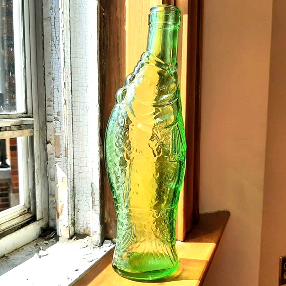 2/$15 BUNDLE DEAL •Green Vintage Glass Fish Bottle - Picture 3 of 5